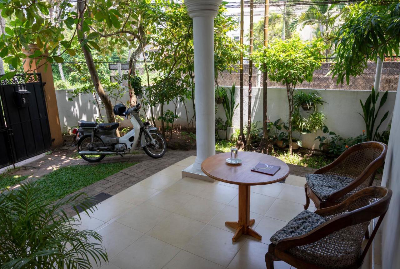 The Tourist Balcony Lägenhet Negombo Exteriör bild